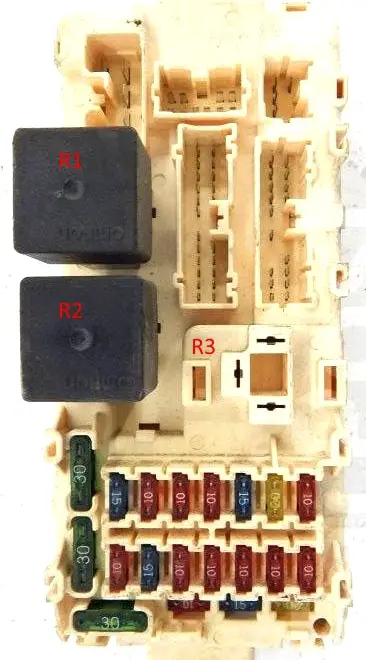 Mitsubishi Galant VIII (1996-2005) - fuse and relay box